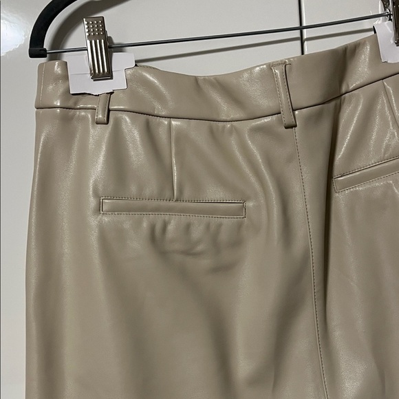NWOT X REVOLVE House of Harlow 1960 Cream Faux Leather Bermuda Shorts, Size M - Picture 5 of 9